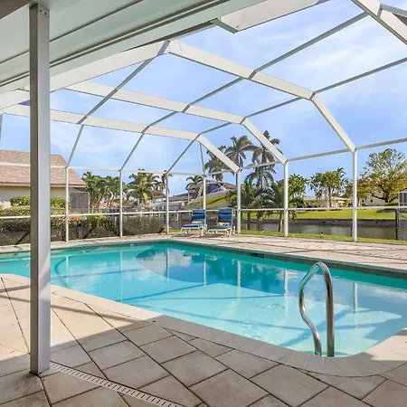 Direct Gulf Access, Large Heated Pool, And Pet-Friendly! - Villa Paws In Paradise - Roelens
